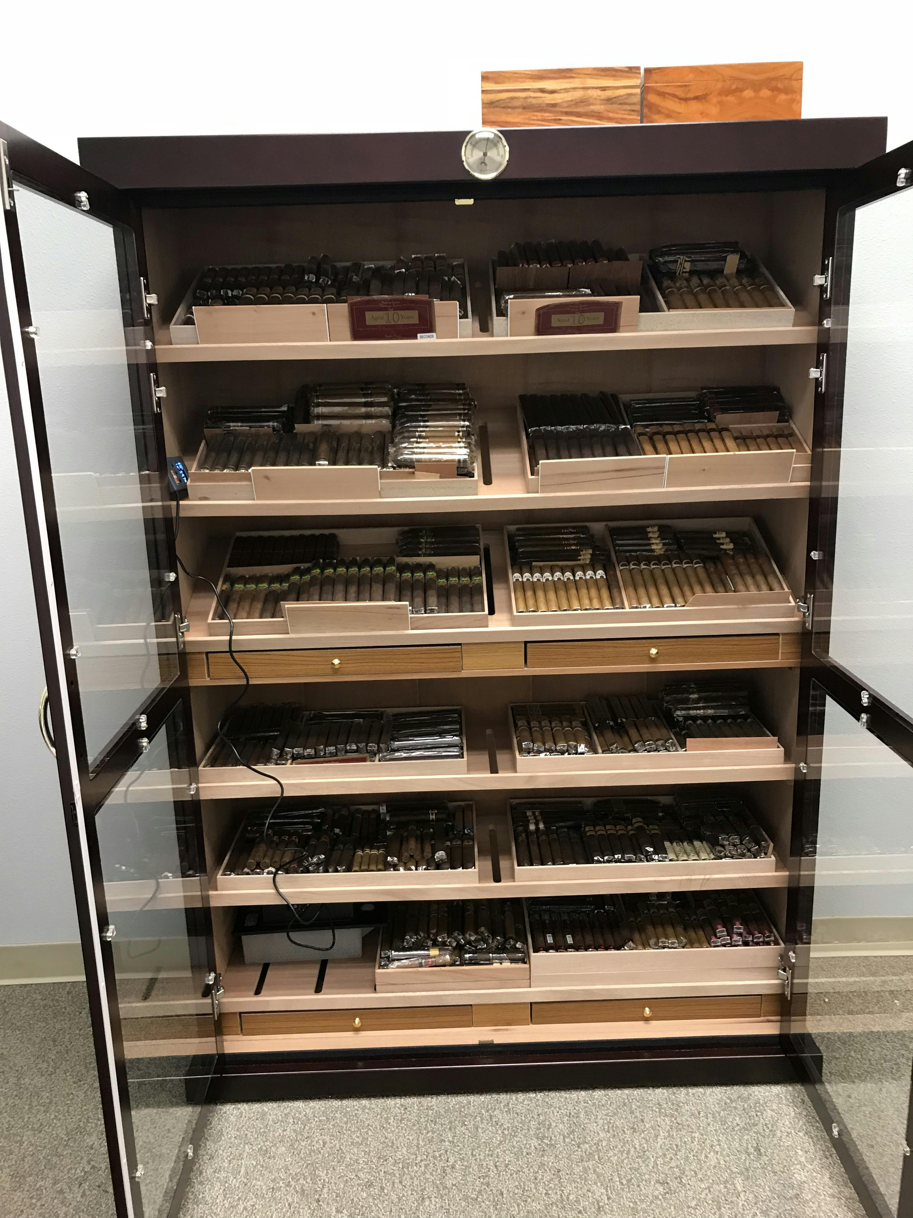 Bermuda Humidor Prestige Imports 4000 Cigar